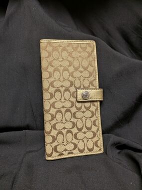 Coach Signature Canvas Continental Wallet in Tan/Brown